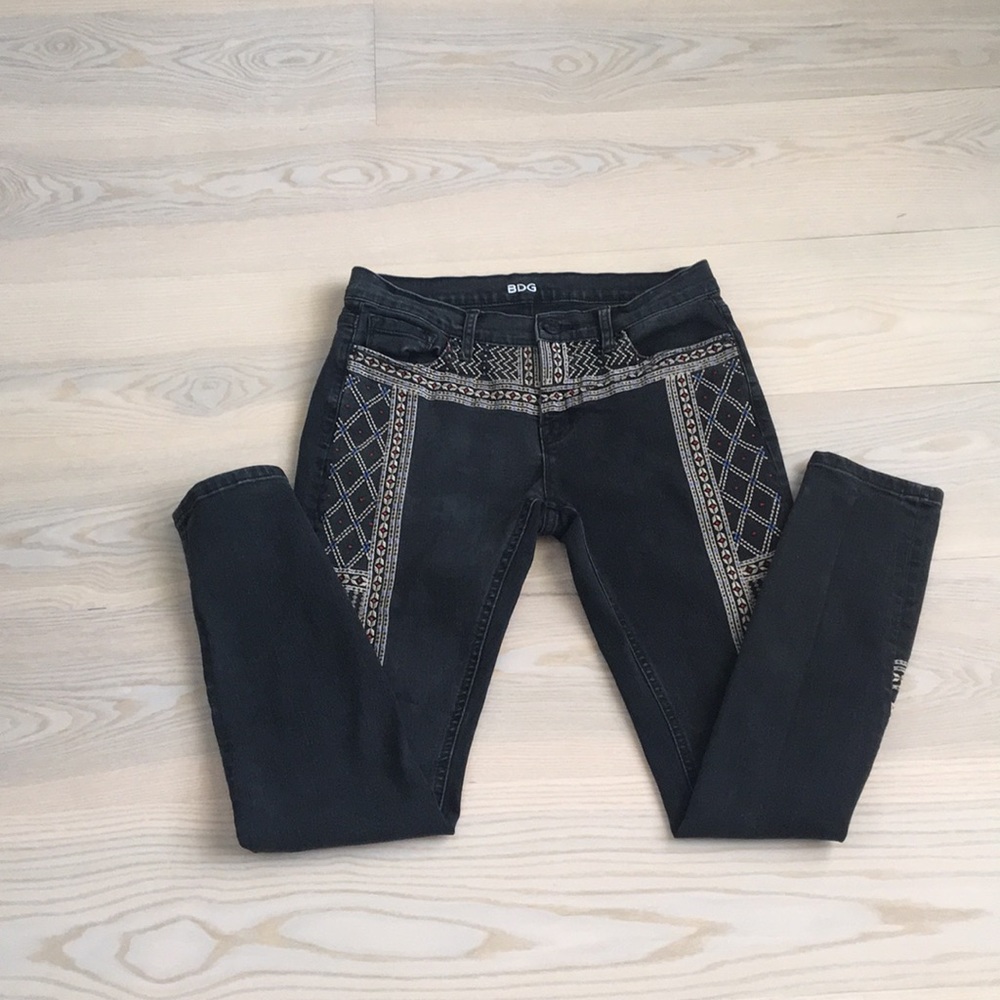 BDG Denim 28 W & 29 L Midrise Embroidered Twig Ankle